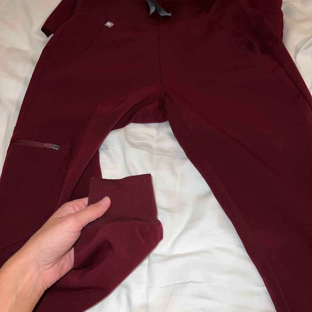 FIGS SET BURGUNDY